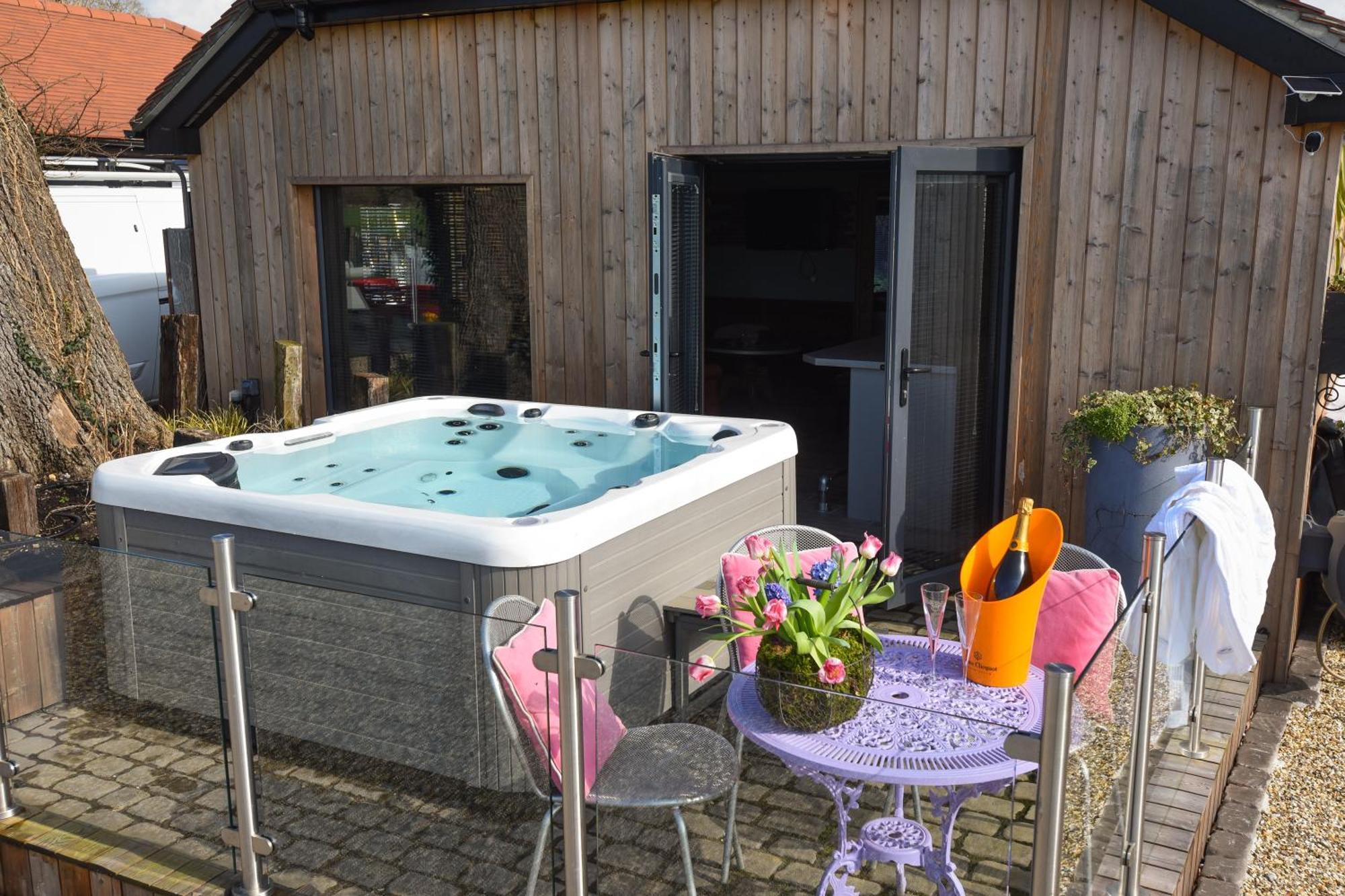 Air Maison - The Cow Shed Wow Factor Countryside Retreat Westbourne  Exterior photo